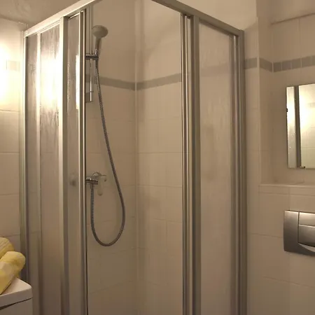 Apartment Resi E04 *